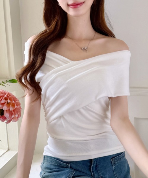 Ada.(エイダ)の「フロントクロス カシュクール デザイン ドレープ オフショルダー トップス(Tシャツ/カットソー・レディース・ブラウン/ブルー/ブラック/ホワイト・FREE)」の10枚目の写真