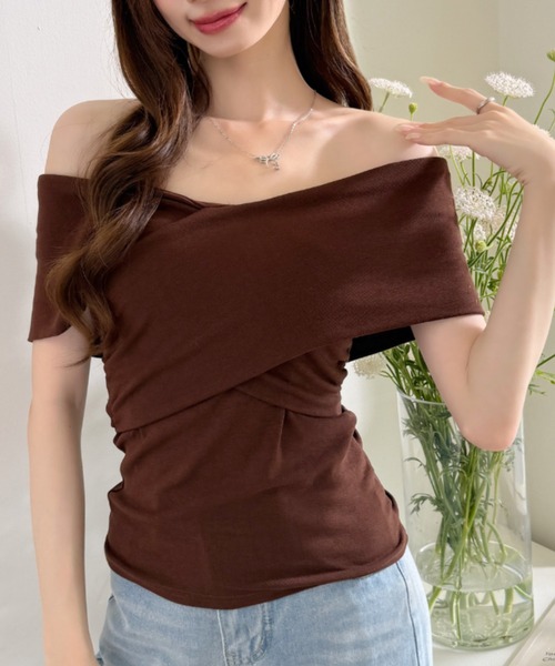 Ada.(エイダ)の「フロントクロス カシュクール デザイン ドレープ オフショルダー トップス(Tシャツ/カットソー・レディース・ブラウン/ブルー/ブラック/ホワイト・FREE)」の11枚目の写真