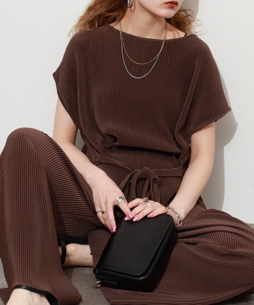 Ree&Mee(リーアンドミー)の「Ree&Mee 2点セット クリスタルプリーツ プルオーバー & パンツ セットアップ(セットアップ・レディース・ブラウン/グリーン/グレイッシュベージュ/ブラック/ネイビー/チャコール・M/L)」の4枚目の写真
