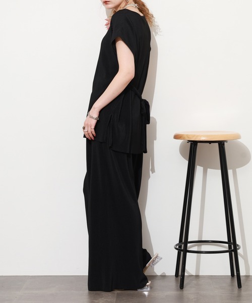 Ree&Mee(リーアンドミー)の「Ree&Mee 2点セット クリスタルプリーツ プルオーバー & パンツ セットアップ(セットアップ・レディース・ブラウン/グリーン/グレイッシュベージュ/ブラック/ネイビー/チャコール・M/L)」の13枚目の写真
