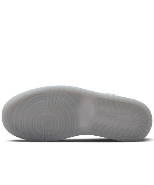 JORDAN BRAND（ジョーダンブランド）の「エア ジョーダン 1 MID SE ウィメンズシューズ / Air Jordan 1 Mid SE Women's Shoes FN5031-100 White（スニーカー・レディース・ホワイト・23/23.5/24/25/26/22.5/24.5/25.5/22）」の4枚目の写真