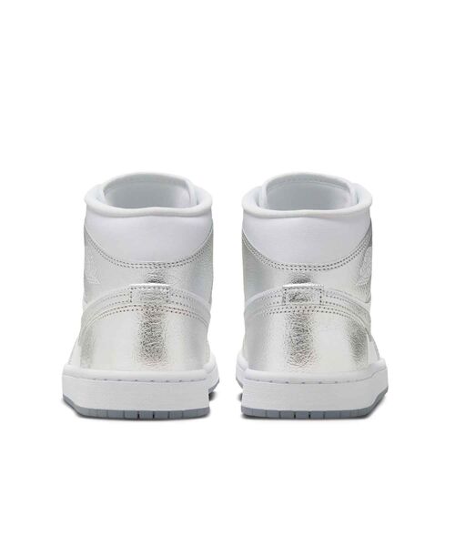 JORDAN BRAND（ジョーダンブランド）の「エア ジョーダン 1 MID SE ウィメンズシューズ / Air Jordan 1 Mid SE Women's Shoes FN5031-100 White（スニーカー・レディース・ホワイト・23/23.5/24/25/26/22.5/24.5/25.5/22）」の8枚目の写真