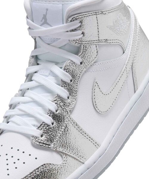 JORDAN BRAND（ジョーダンブランド）の「エア ジョーダン 1 MID SE ウィメンズシューズ / Air Jordan 1 Mid SE Women's Shoes FN5031-100 White（スニーカー・レディース・ホワイト・23/23.5/24/25/26/22.5/24.5/25.5/22）」の9枚目の写真