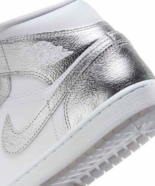 JORDAN BRAND（ジョーダンブランド）の「エア ジョーダン 1 MID SE ウィメンズシューズ / Air Jordan 1 Mid SE Women's Shoes FN5031-100 White（スニーカー・レディース・ホワイト・23/23.5/24/25/26/22.5/24.5/25.5/22）」の10枚目の写真