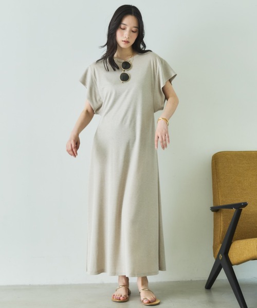 Doux archives(ドゥアルシーヴ)の「【接触冷感・マシンウォッシャブル】フレンチAラインワンピース(ワンピース・レディース・グレイッシュベージュ/ブラック/グリーン/レッド・FREE)」の3枚目の写真