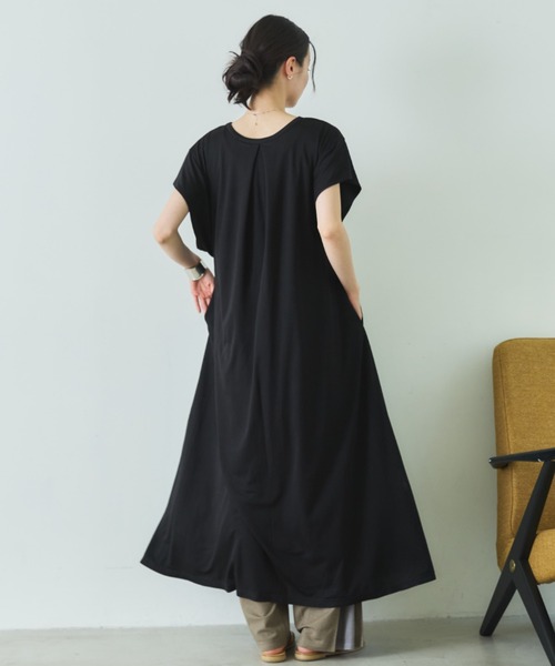 Doux archives(ドゥアルシーヴ)の「【接触冷感・マシンウォッシャブル】フレンチAラインワンピース(ワンピース・レディース・グレイッシュベージュ/ブラック/グリーン/レッド・FREE)」の8枚目の写真