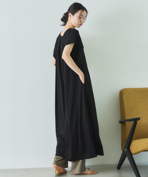 Doux archives(ドゥアルシーヴ)の「【接触冷感・マシンウォッシャブル】フレンチAラインワンピース(ワンピース・レディース・グレイッシュベージュ/ブラック/グリーン/レッド・FREE)」の9枚目の写真