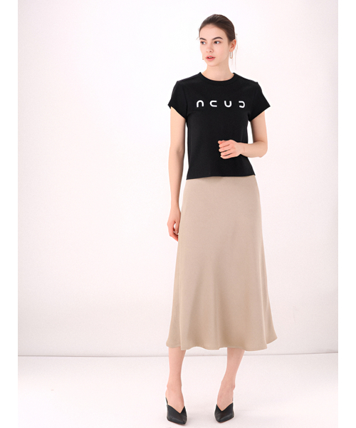 ACUD(アクド)の「Satin A-line Skirt _D.Beige(スカート・レディース・ベージュ・SMALL/MEDIUM)」の5枚目の写真