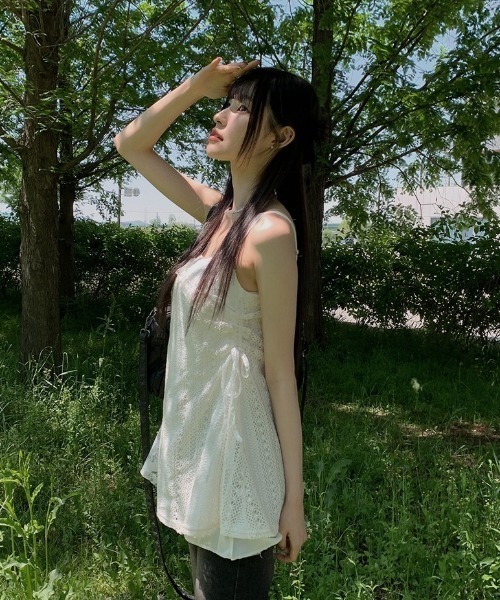 anyonemore(エニワンモア)の「アイレットレースサイドシャーリングミニキャミワンピース(ワンピース・レディース・アイボリー・FREE)」の4枚目の写真