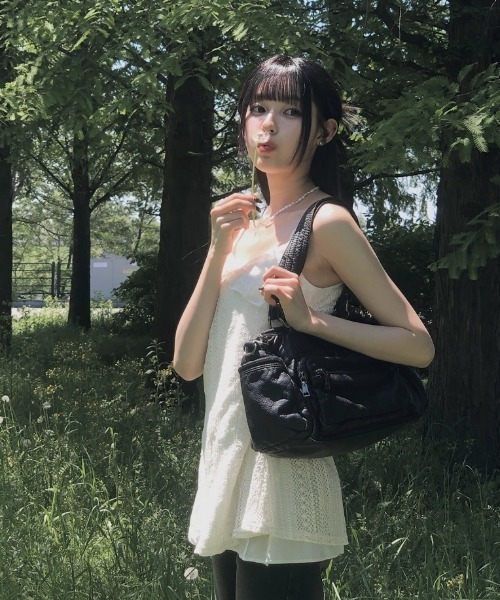 anyonemore(エニワンモア)の「アイレットレースサイドシャーリングミニキャミワンピース(ワンピース・レディース・アイボリー・FREE)」の5枚目の写真