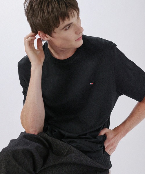 TOMMY HILFIGER Core Flag Tee — мужская футболка с вышитым логотипом, короткий рукав