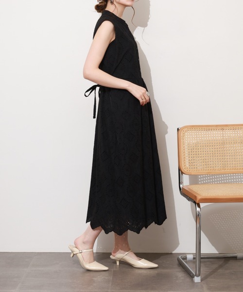 Anna Nicola(アンナニコラ)の「Anna Nicola アイレットレース ノースリーブワンピース(ワンピース・レディース・ブラック/ロイヤルブルー・38)」の19枚目の写真