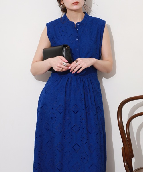 Anna Nicola(アンナニコラ)の「Anna Nicola アイレットレース ノースリーブワンピース(ワンピース・レディース・ブラック/ロイヤルブルー・38)」の22枚目の写真