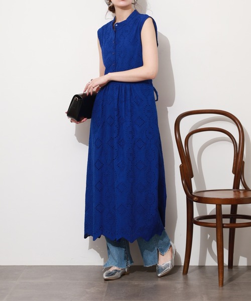 Anna Nicola(アンナニコラ)の「Anna Nicola アイレットレース ノースリーブワンピース(ワンピース・レディース・ブラック/ロイヤルブルー・38)」の4枚目の写真