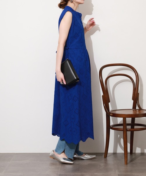 Anna Nicola(アンナニコラ)の「Anna Nicola アイレットレース ノースリーブワンピース(ワンピース・レディース・ブラック/ロイヤルブルー・38)」の5枚目の写真