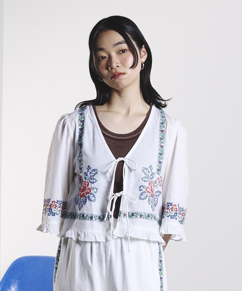 ROSE BUD(ローズバッド)の「EMBROIDERY RIBBON BLOUSE(シャツ/ブラウス・レディース・ホワイト/ブラック・ONE SIZE)」の7枚目の写真