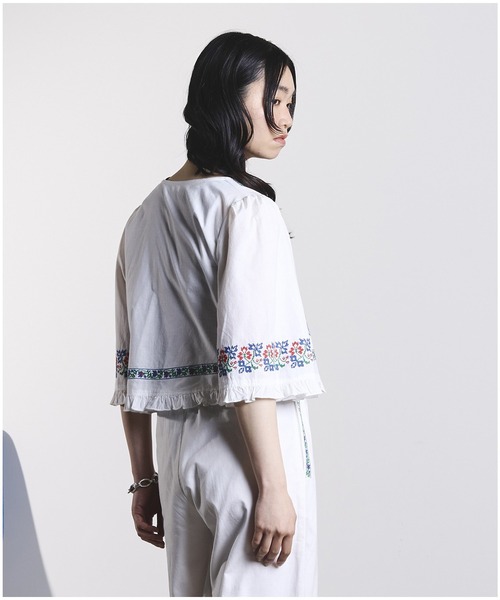 ROSE BUD(ローズバッド)の「EMBROIDERY RIBBON BLOUSE(シャツ/ブラウス・レディース・ホワイト/ブラック・ONE SIZE)」の9枚目の写真