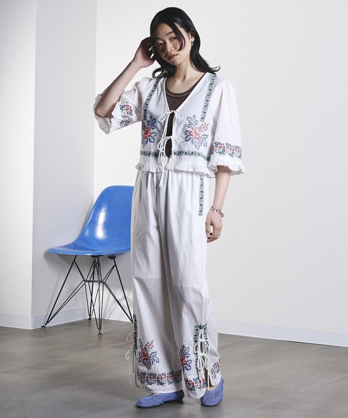 ROSE BUD(ローズバッド)の「EMBROIDERY RIBBON BLOUSE(シャツ/ブラウス・レディース・ホワイト/ブラック・ONE SIZE)」の10枚目の写真