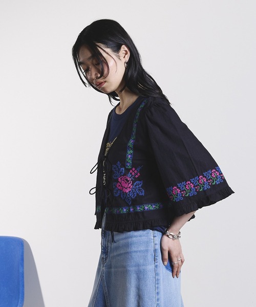 ROSE BUD(ローズバッド)の「EMBROIDERY RIBBON BLOUSE(シャツ/ブラウス・レディース・ホワイト/ブラック・ONE SIZE)」の17枚目の写真
