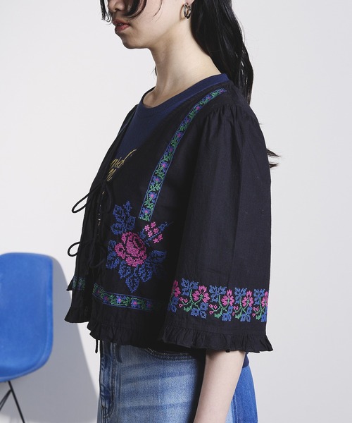 ROSE BUD(ローズバッド)の「EMBROIDERY RIBBON BLOUSE(シャツ/ブラウス・レディース・ホワイト/ブラック・ONE SIZE)」の22枚目の写真