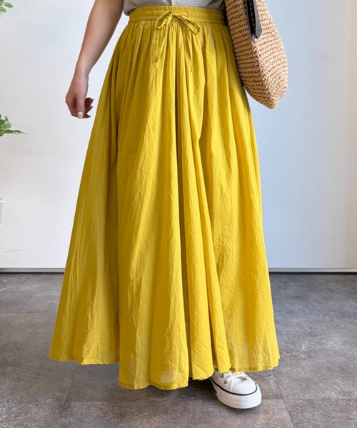 Jena espace merveilleux(ジェナ エスパスメルヴェイユ)の「綿ボイルギャザーフレアスカート(スカート・レディース・イエロー/チャコールグレー/ブラック/ブルー・FREE)」の21枚目の写真