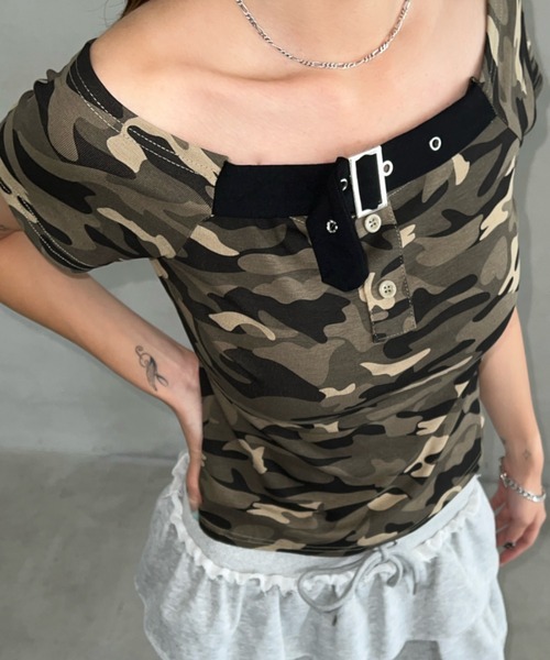 Bamm(バム)の「ベルトデザインコンパクトオフショルトップス(Tシャツ/カットソー・レディース・ホワイト/カモフラージュ/ブラック・FREE)」の17枚目の写真
