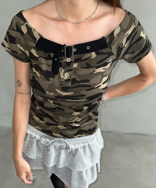 Bamm(バム)の「ベルトデザインコンパクトオフショルトップス(Tシャツ/カットソー・レディース・ホワイト/カモフラージュ/ブラック・FREE)」の14枚目の写真