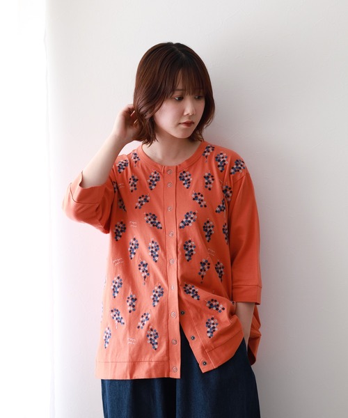 Emago(イマゴ)の「EMAGO ぶどう刺繍カーデ(カーディガン/ボレロ・レディース・オレンジ/ホワイト/ブラック・FREE)」の3枚目の写真