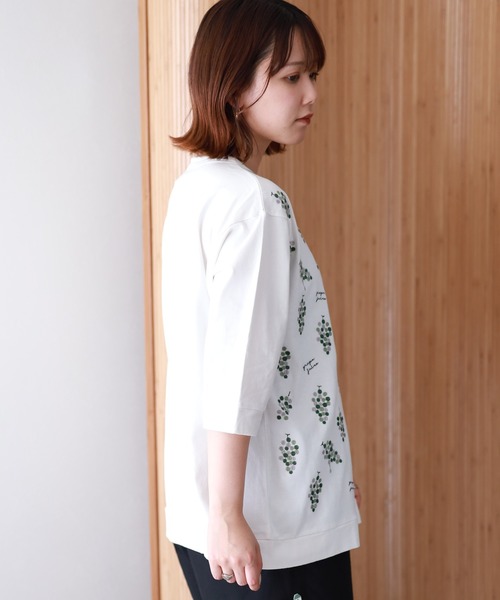 Emago(イマゴ)の「EMAGO ぶどう刺繍カーデ(カーディガン/ボレロ・レディース・オレンジ/ホワイト/ブラック・FREE)」の4枚目の写真