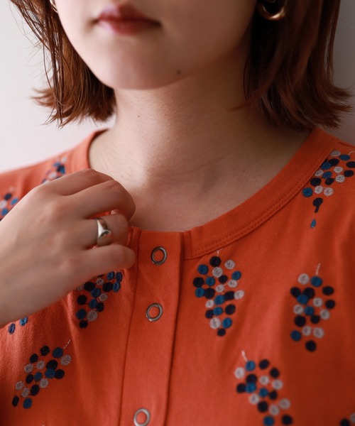 Emago(イマゴ)の「EMAGO ぶどう刺繍カーデ(カーディガン/ボレロ・レディース・オレンジ/ホワイト/ブラック・FREE)」の13枚目の写真