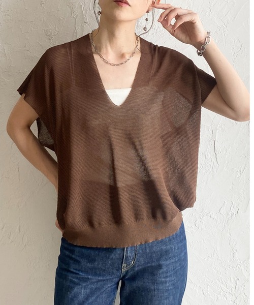 She's Closet(シーズクローゼット)の「ショート丈 半袖 ドルマンスリーブ 深Vネック シアーニット トップス(ニット/セーター・レディース・アイボリー/モカ/ブラック・FREE)」の3枚目の写真