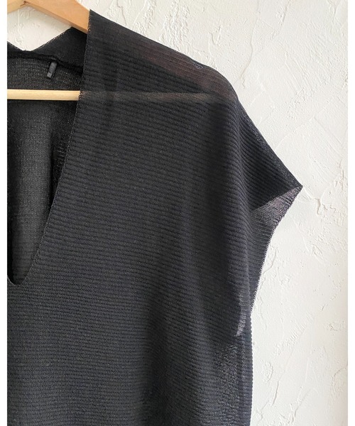 She's Closet(シーズクローゼット)の「ショート丈 半袖 ドルマンスリーブ 深Vネック シアーニット トップス(ニット/セーター・レディース・アイボリー/モカ/ブラック・FREE)」の5枚目の写真