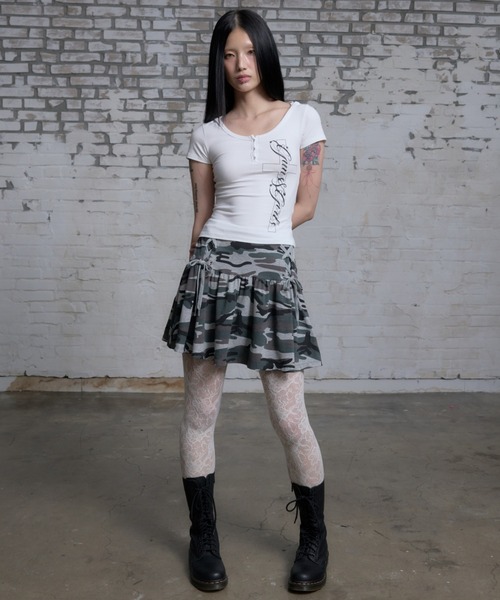 NIIER NOR(ニアノア)の「A'GEM/9 × .kom 『NIIER NOR/ニーアノア』 CROSS BUTTON DOWN HOOD TEE/クロスボタンフードTシャツ(Tシャツ/カットソー・レディース・ブラック/ホワイト・FREE)」の16枚目の写真