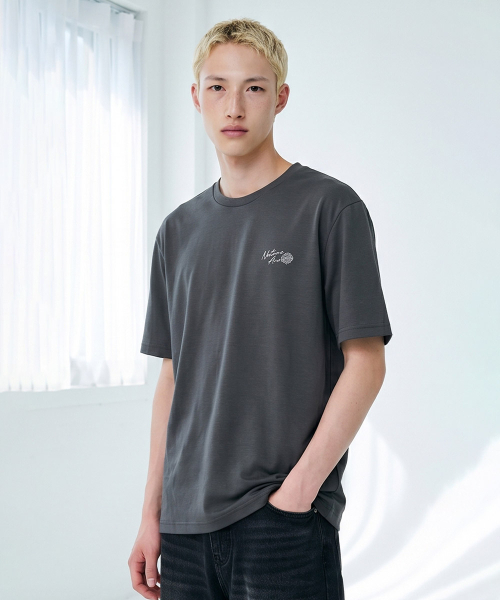 CHASECULT(チェイスカルト)の「男性クールドローインググラフィック半袖Tシャツ-FCRK5830E0L(Tシャツ/カットソー・メンズ・チャコールグレー・95/110/105/100)」の2枚目の写真