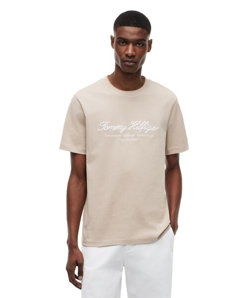 TOMMY HILFIGER(トミーヒルフィガー)の「グラフィックロゴ半袖ジャージーTシャツ(Tシャツ/カットソー・メンズ・ベージュ/ホワイト/ネイビー・SMALL/LARGE/MEDIUM/X-LARGE)」の1枚目の写真