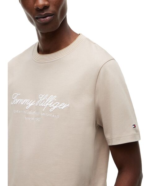 TOMMY HILFIGER(トミーヒルフィガー)の「グラフィックロゴ半袖ジャージーTシャツ(Tシャツ/カットソー・メンズ・ベージュ/ホワイト/ネイビー・SMALL/LARGE/MEDIUM/X-LARGE)」の18枚目の写真