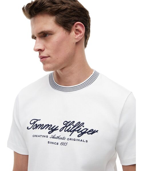TOMMY HILFIGER(トミーヒルフィガー)の「グラフィックロゴ半袖ジャージーTシャツ(Tシャツ/カットソー・メンズ・ベージュ/ホワイト/ネイビー・SMALL/LARGE/MEDIUM/X-LARGE)」の16枚目の写真