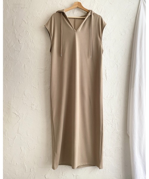 She's Closet(シーズクローゼット)の「深Vネック フレンチスリーブ フード付き ロングパーカーワンピース(ワンピース・レディース・ブラウン/ベージュ/ブラック/アイボリー・FREE)」の9枚目の写真