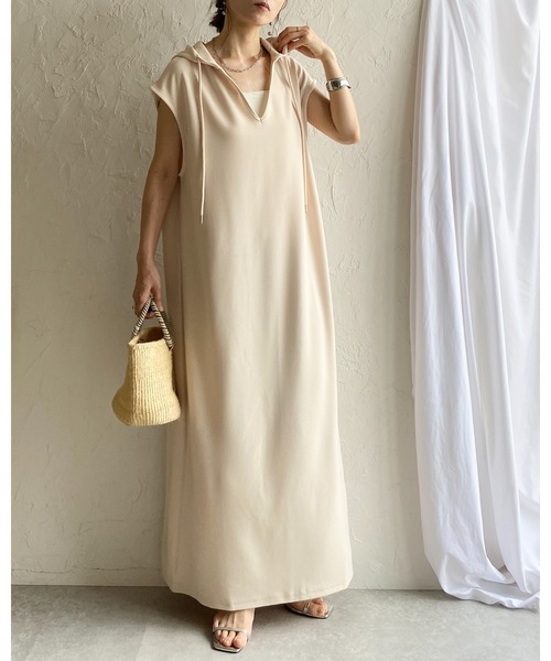 She's Closet(シーズクローゼット)の「深Vネック フレンチスリーブ フード付き ロングパーカーワンピース(ワンピース・レディース・ブラウン/ベージュ/ブラック/アイボリー・FREE)」の5枚目の写真