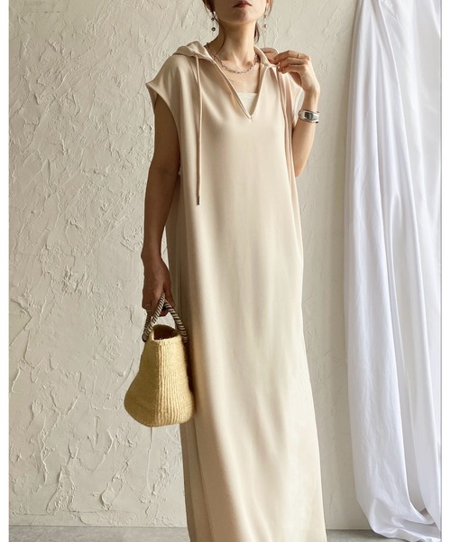 She's Closet(シーズクローゼット)の「深Vネック フレンチスリーブ フード付き ロングパーカーワンピース(ワンピース・レディース・ブラウン/ベージュ/ブラック/アイボリー・FREE)」の22枚目の写真