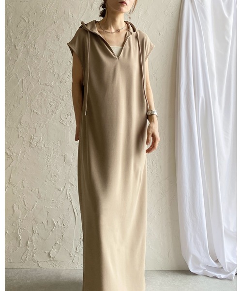 She's Closet(シーズクローゼット)の「深Vネック フレンチスリーブ フード付き ロングパーカーワンピース(ワンピース・レディース・ブラウン/ベージュ/ブラック/アイボリー・FREE)」の21枚目の写真