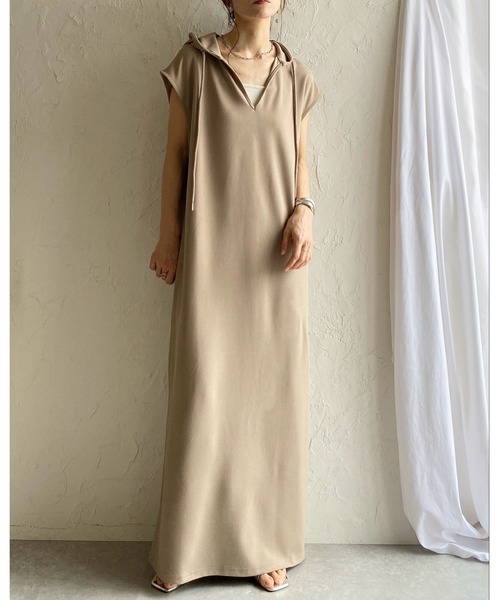 She's Closet(シーズクローゼット)の「深Vネック フレンチスリーブ フード付き ロングパーカーワンピース(ワンピース・レディース・ブラウン/ベージュ/ブラック/アイボリー・FREE)」の20枚目の写真