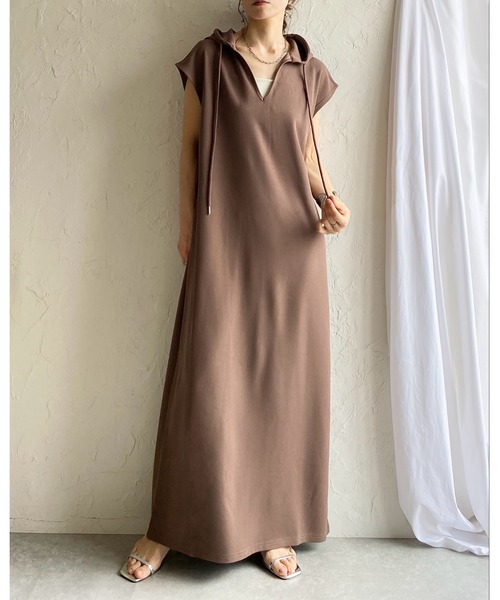 She's Closet(シーズクローゼット)の「深Vネック フレンチスリーブ フード付き ロングパーカーワンピース(ワンピース・レディース・ブラウン/ベージュ/ブラック/アイボリー・FREE)」の17枚目の写真