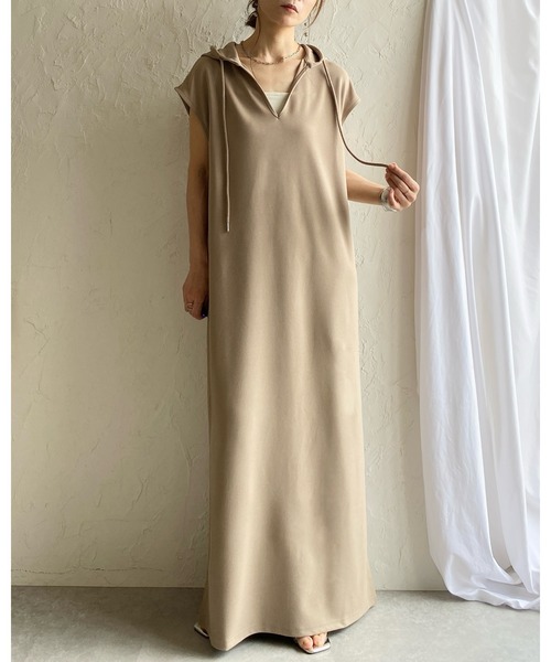 She's Closet(シーズクローゼット)の「深Vネック フレンチスリーブ フード付き ロングパーカーワンピース(ワンピース・レディース・ブラウン/ベージュ/ブラック/アイボリー・FREE)」の15枚目の写真
