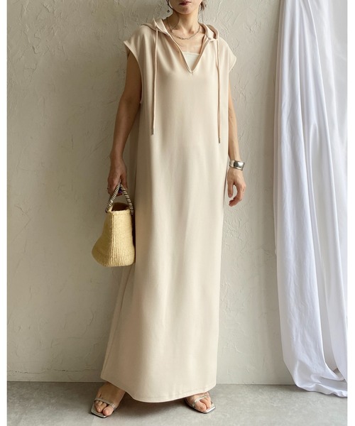 She's Closet(シーズクローゼット)の「深Vネック フレンチスリーブ フード付き ロングパーカーワンピース(ワンピース・レディース・ブラウン/ベージュ/ブラック/アイボリー・FREE)」の13枚目の写真