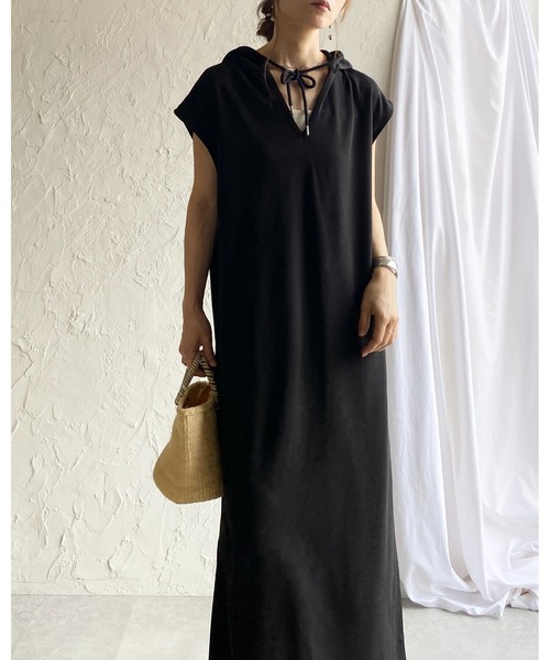 She's Closet(シーズクローゼット)の「深Vネック フレンチスリーブ フード付き ロングパーカーワンピース(ワンピース・レディース・ブラウン/ベージュ/ブラック/アイボリー・FREE)」の11枚目の写真