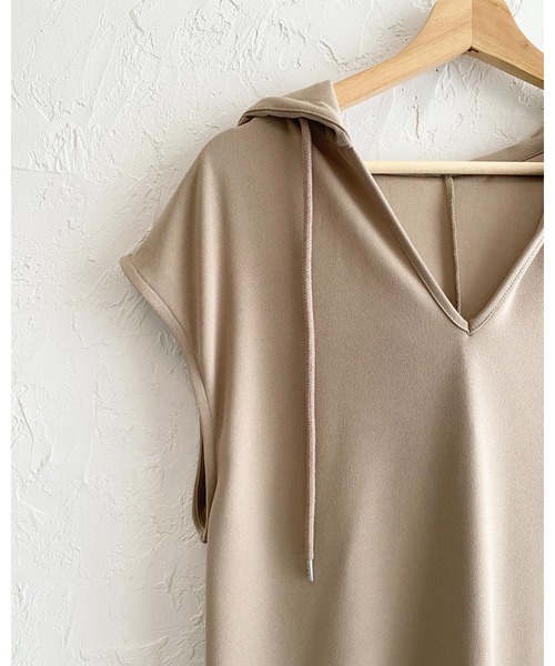 She's Closet(シーズクローゼット)の「深Vネック フレンチスリーブ フード付き ロングパーカーワンピース(ワンピース・レディース・ブラウン/ベージュ/ブラック/アイボリー・FREE)」の8枚目の写真