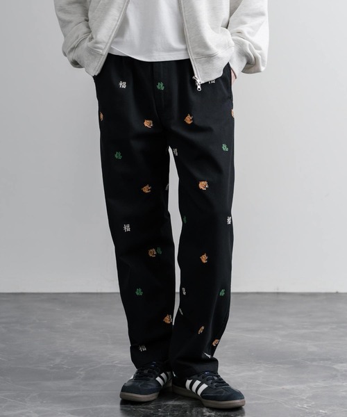 HOUSTON（ヒューストン）の「HOUSTON TWILL ALLOVER EMB EASY PANTS コットンツイル総柄刺繍イージーテーパードチノパンツ（チノパンツ・メンズ・ブラック/ベージュ/ナチュラル・XL/L/M）」の6枚目の写真
