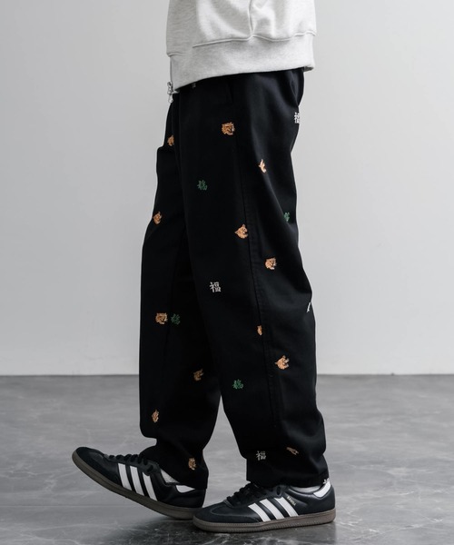 HOUSTON（ヒューストン）の「HOUSTON TWILL ALLOVER EMB EASY PANTS コットンツイル総柄刺繍イージーテーパードチノパンツ（チノパンツ・メンズ・ブラック/ベージュ/ナチュラル・XL/L/M）」の7枚目の写真