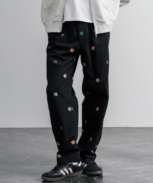 HOUSTON（ヒューストン）の「HOUSTON TWILL ALLOVER EMB EASY PANTS コットンツイル総柄刺繍イージーテーパードチノパンツ（チノパンツ・メンズ・ブラック/ベージュ/ナチュラル・XL/L/M）」の9枚目の写真